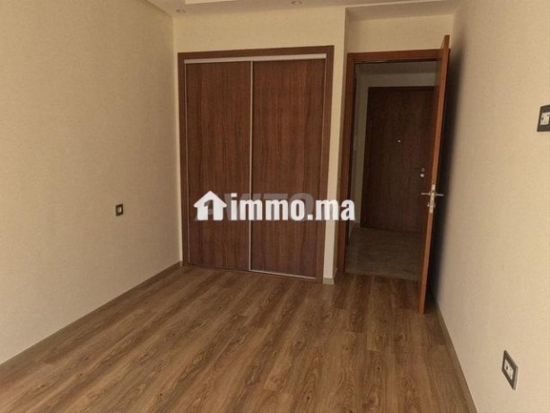 joliment-studio-vide-a-louer-situee-a-maarif-big-3