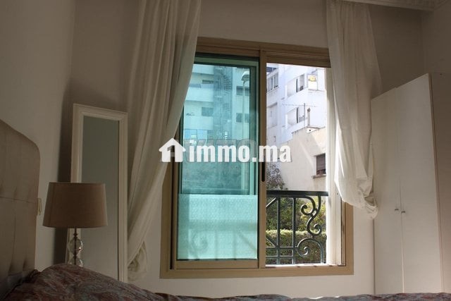 racine-1-chambre-salon-moderne-et-ensoleille-big-3