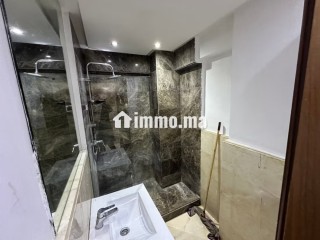 Location de bureaux à Bourgogne Ouest.
Superficie 60 m².
Avec ascenseur - Bureau à louer - Casablanca