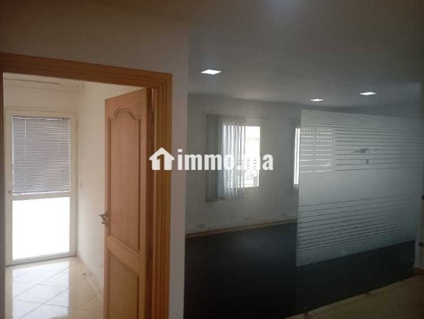 bureau-au-quartier-des-hopitaux-96m2-big-1