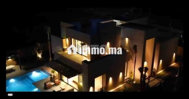 villa-de-luxe-400-m2-meublee-piscine-big-3