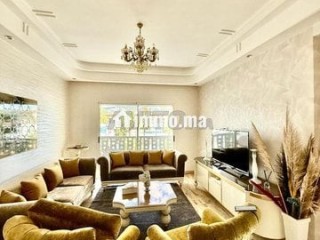 appartement-de-luxe-vue-met-et-piscine