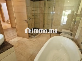 Villa avec piscine à la location à bouskoura - Villa à louer