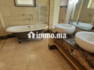 Villa avec piscine à la location à bouskoura - Villa à louer