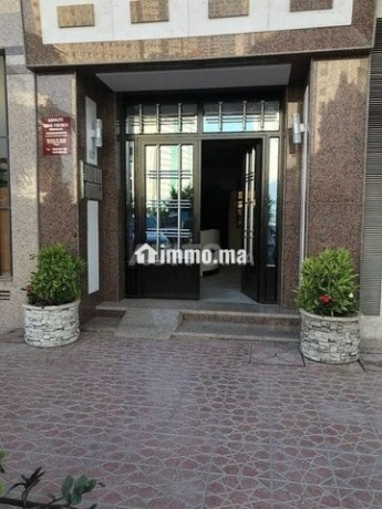 appartement-a-cote-de-lhotel-hilton-et-la-plage-big-5