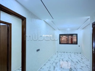 Bel appartement à vendre à Berrechid. 3 pièces. Système de parabole et salon marocain - Appartement à vendre - Berrechid