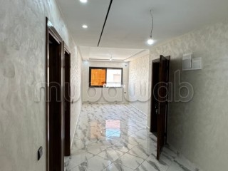 Bel appartement à vendre à Berrechid. 3 pièces. Système de parabole et salon marocain - Appartement à vendre - Berrechid