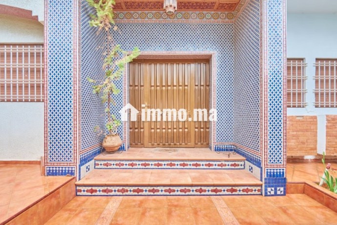 villa-titree-562-m2-sur-avenue-principale-big-0