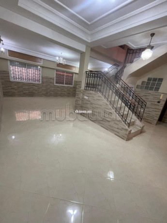 bel-appartement-en-location-a-la-floride-3-chambres-agreables-porte-blindee-salon-marocain-traditionnel-big-4