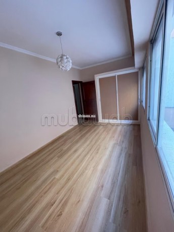 bel-appartement-en-location-a-la-floride-3-chambres-agreables-porte-blindee-salon-marocain-traditionnel-big-8