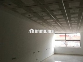 location-plateaux-bureaux-vide
