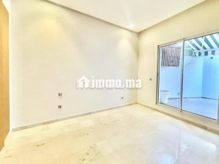 Louez cet appartement à Maârif. 3 chambres. Porte blindée et parabole - Appartement à louer - Casablanca