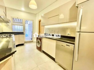 Louez cet appartement à Maârif. 3 chambres. Porte blindée et parabole - Appartement à louer - Casablanca