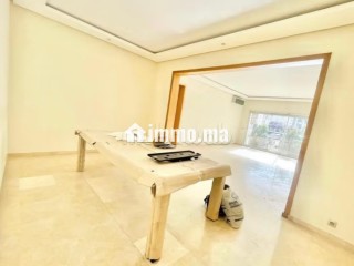 Louez cet appartement à Maârif. 3 chambres. Porte blindée et parabole - Appartement à louer - Casablanca