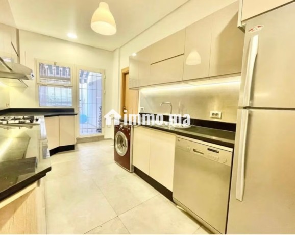 louez-cet-appartement-a-maarif-3-chambres-porte-blindee-et-parabole-big-6