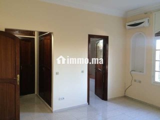 Jolie villa avec piscine à rabat Souissi - Villa à louer - Rabat