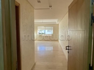 Superbe appartement à louer à Sidi Maarouf. 3 grandes pièces. Avec ascenseur et espace vert - Appartement à louer - Casablanca