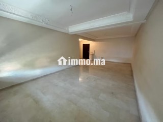 Appartement à l'achat à Aïn Sebaâ. 1 Pièce. Antenne parabolique et sécurité - Appartement à vendre - Casablanca