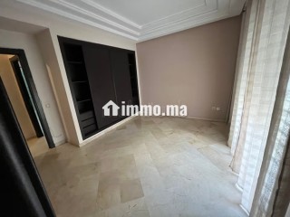 Appartement à l'achat à Aïn Sebaâ. 1 Pièce. Antenne parabolique et sécurité - Appartement à vendre - Casablanca
