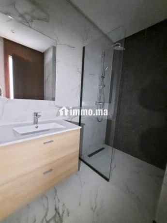 studio-72m-dont-terrasse-a-cfc-big-1