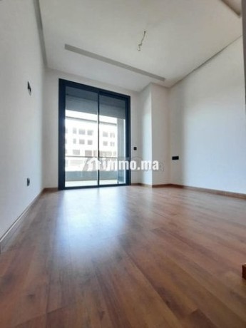 studio-72m-dont-terrasse-a-cfc-big-2
