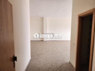 Bureaux à louer à Dcheïra El Jihadia. Surface de 99 m². Concierge et climatisation - Bureau à louer