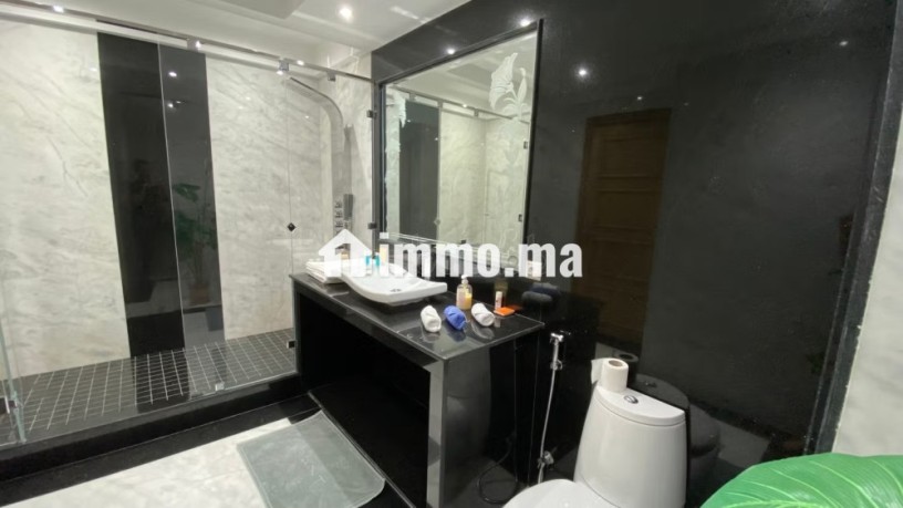 appartement-a-louer-a-ain-diab-vue-sur-mer-sans-vis-a-vis-surface-totale-170-m2-places-de-stationnement-et-terrasse-big-7