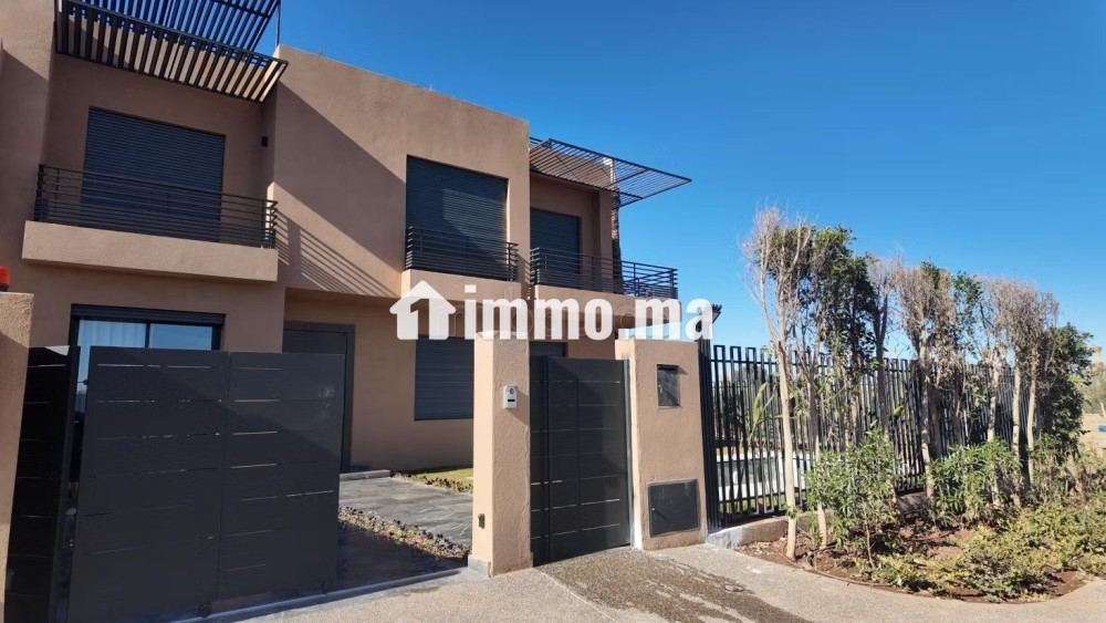 Villa 4 chambres avec cours Anglaise 4 salons et Piscine Privée 330 m² - Vente Immobilier - Marrakech - photo 2