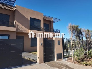 Villa 4 chambres avec cours Anglaise 4 salons et Piscine Privée 330 m² - Villa à vendre - Marrakech