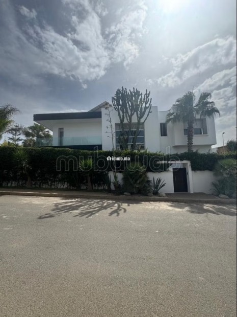 Magnifique villa à vendre à Ain Diab.
Surface de 450 m².
Bien meublé - Vente Immobilier - Casablanca - photo 4