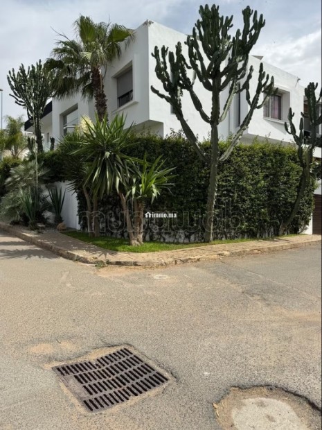 Magnifique villa à vendre à Ain Diab.
Surface de 450 m².
Bien meublé - Vente Immobilier - Casablanca - photo 5