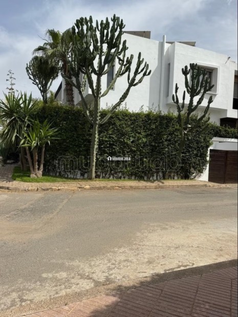 Magnifique villa à vendre à Ain Diab.
Surface de 450 m².
Bien meublé - Vente Immobilier - Casablanca - photo 6