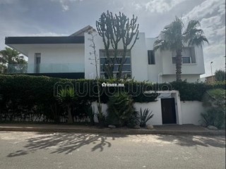 magnifique-villa-a-vendre-a-ain-diab-surface-de-450-m2-bien-meuble