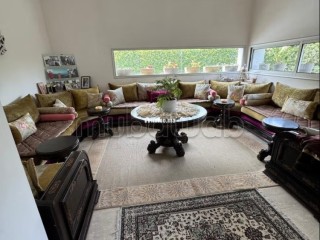 Magnifique villa à vendre à Ain Diab.
Surface de 450 m².
Bien meublé - Villa à vendre - Casablanca