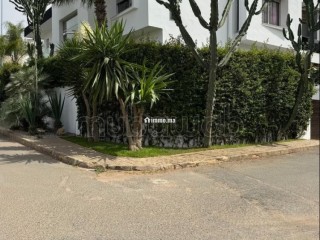 Magnifique villa à vendre à Ain Diab.
Surface de 450 m².
Bien meublé - Villa à vendre - Casablanca