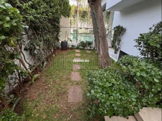 Magnifique villa à vendre à Ain Diab.
Surface de 450 m².
Bien meublé - Villa à vendre - Casablanca