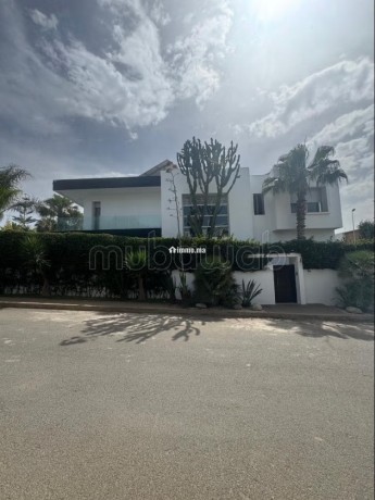 magnifique-villa-a-vendre-a-ain-diab-surface-de-450-m2-bien-meuble-big-3