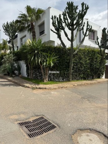 magnifique-villa-a-vendre-a-ain-diab-surface-de-450-m2-bien-meuble-big-4