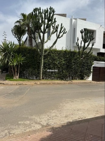magnifique-villa-a-vendre-a-ain-diab-surface-de-450-m2-bien-meuble-big-5