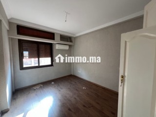 Appartement rénové vide en location usage bureau - Appartement à louer