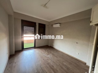 Appartement rénové vide en location usage bureau - Appartement à louer
