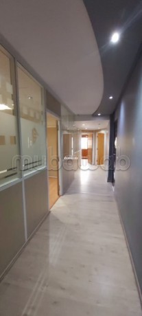 beaux-bureaux-a-louer-a-bourgogne-ouest-surface-totale-150-m2-systeme-de-climatisation-big-3