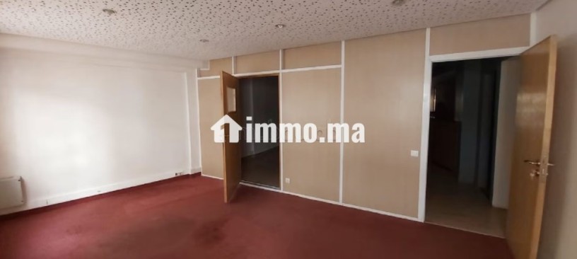 beaux-bureaux-a-louer-a-bourgogne-ouest-surface-totale-150-m2-systeme-de-climatisation-big-4