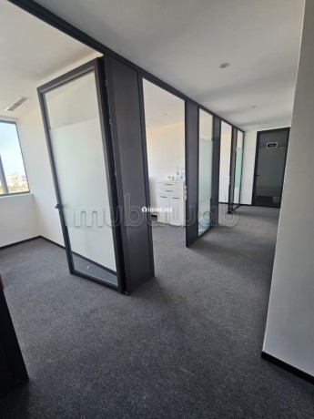 beaux-bureaux-a-louer-a-casablanca-finance-city-superficie-206-m2-avec-ascenseur-big-1