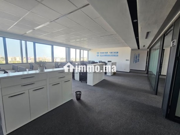 beaux-bureaux-a-louer-a-casablanca-finance-city-superficie-206-m2-avec-ascenseur-big-2