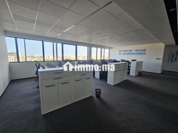 beaux-bureaux-a-louer-a-casablanca-finance-city-superficie-206-m2-avec-ascenseur-big-3