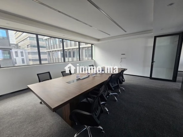 beaux-bureaux-a-louer-a-casablanca-finance-city-superficie-206-m2-avec-ascenseur-big-4