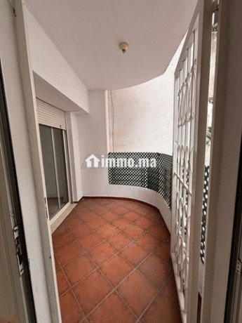 racine-ext-f4-vide-120m2-balcon-parking-calme-big-0