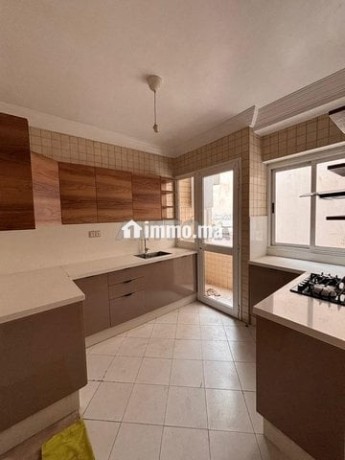 racine-ext-f4-vide-120m2-balcon-parking-calme-big-9