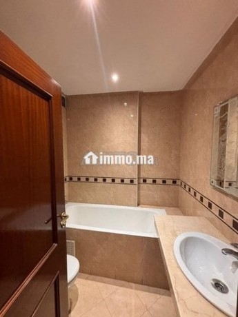 racine-ext-f4-vide-120m2-balcon-parking-calme-big-7
